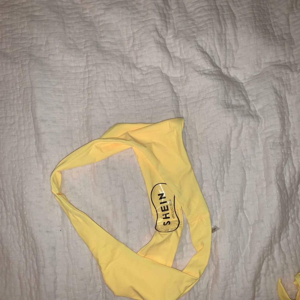 Bikini - Picture 3 of 4